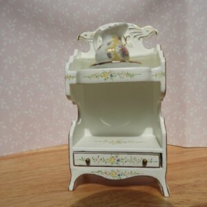 lampet tafel met items